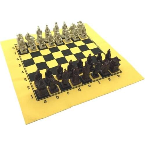Antique Chess Set Leather Chessboard Exquisite Resin Simulation Chess Pieces Character Modeling Table Games Chess