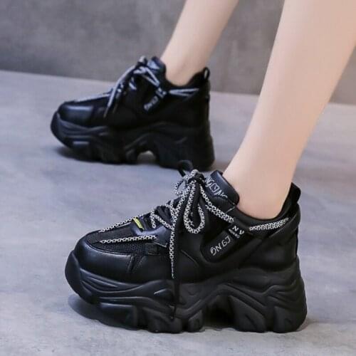 Designer Fashion Chunky Sneakers Womens Vulcanize Shoes 2021 Hot New Breathable Sneakers Women Wedge Heel Casual Platform Shoes