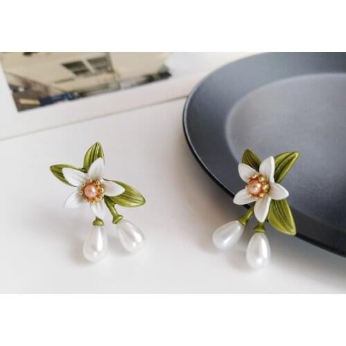 S925 needle Jewelry Earrings Hot Selling Fresh Design Simulated Teardrop Pearl White Green Flower Earrings Women Jewelry Gifts
