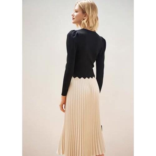 Women Pullovers Knitted Spring Autumn V-Neck Solid Long Sleeve Pearl Buttons Elegant Streetwear Office Lady M