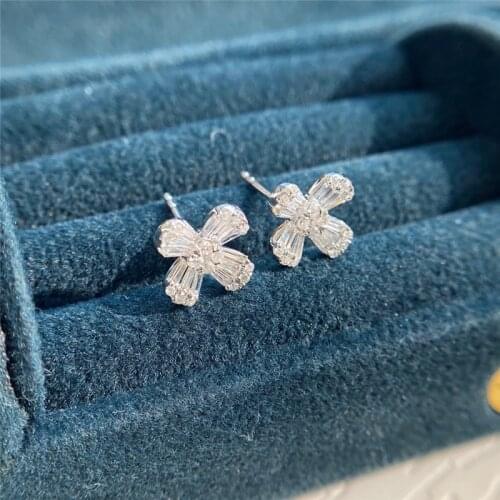 Huitan New Trendy Women Stud Earrings Aesthetic Flower Shaped for Wedding Engagement Party Gift Statement Jewelry Drop Shipping