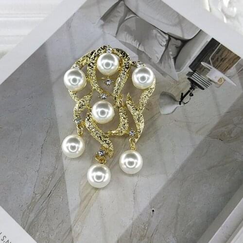 Retro Baroque jewelry court style vintage marine coral Faux Pearl Brooch