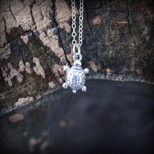 Sea Turtle Charm Necklace Dainty Lucky Tortoise Bone Turtle Health and longevity Necklaces for Beach Ocean Animal Jewelry