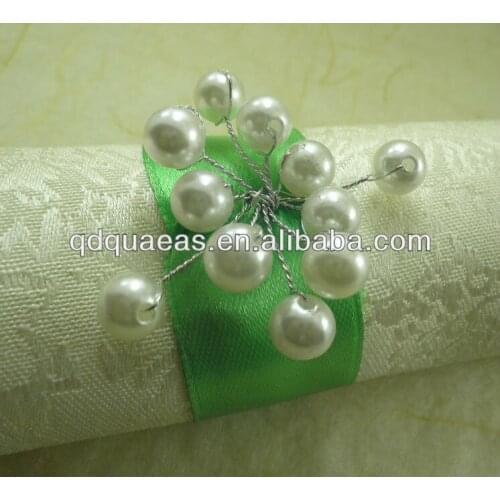 Napkin rings in pearl material