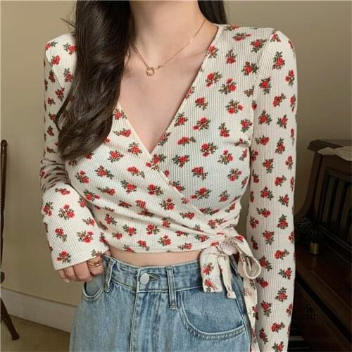 Floral T-shirts V Neck Women Spring Trendy Retro Long Sleeve Basic Soft All-match Elegant Ladies Clothing Trendy College Tops