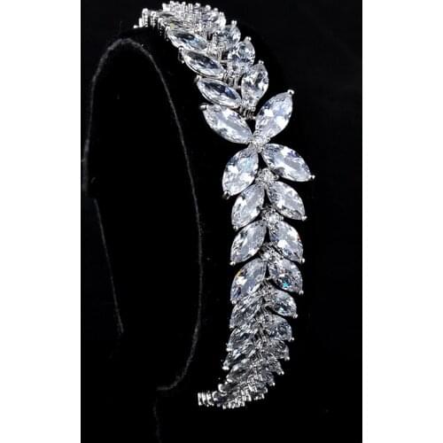 New Trendy 2016 Unique Jewelr Leaf Shape Charm AAA+ CZ Crystal Female Bracelets Bangles Brand Jewelry For Women GLS0450