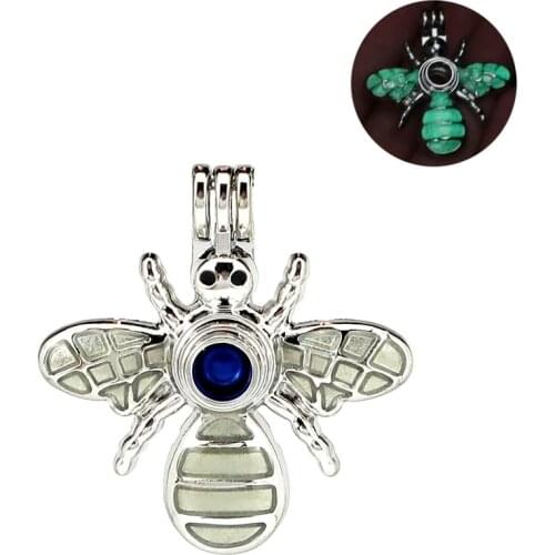 K1031 5pcs/lot Glow in the Dark Insect Bee Pearl Cage Locket Pendant Locket Fairytale Party Essential Oil Diffuser