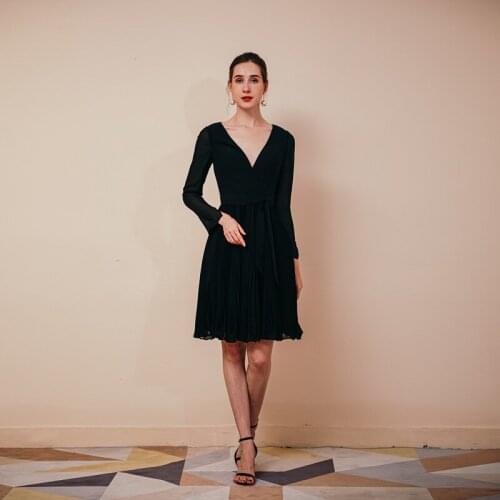 Small fragrance high waist retro minimalist dress 2021 new style temperament V-neck small black skirt slim fishtail 20-231048