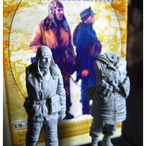 1:35 soldiers (2 figures)