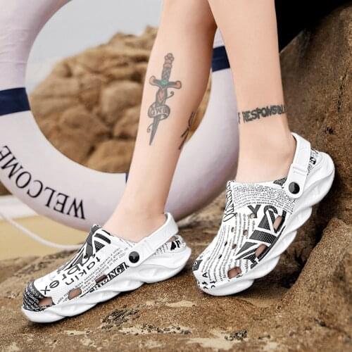 Beach Sandals for Men 2021 Summer Quick Drying Thick Soled Slippers Clogs Flip Flops for Men Street Wear Resistant Walking Shoes