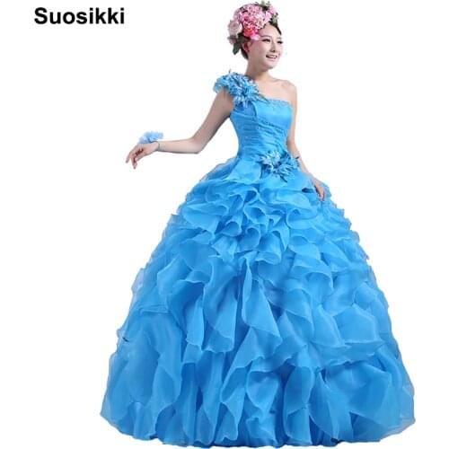 Suosikki Wedding Dresses With A Train