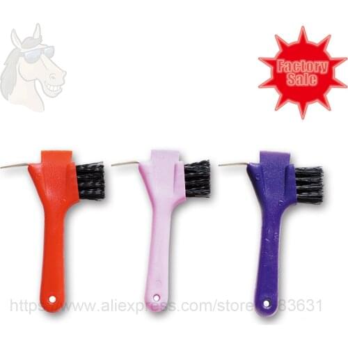 12 1009 Hoof pick with brush multifunctional iron hook with plastic blade 17.8*11.4cm hoof cleaning brushes factory direct sale