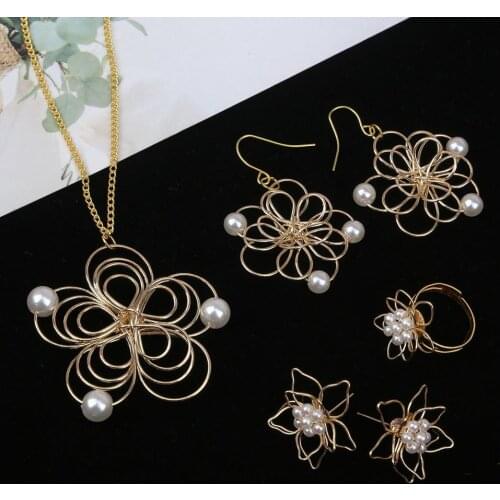 2pcs/lot Fashion Design Metal Flower Iron Wire Gold Color Pearl Pendant for Stud Earring Women Jewelry Finding DIY
