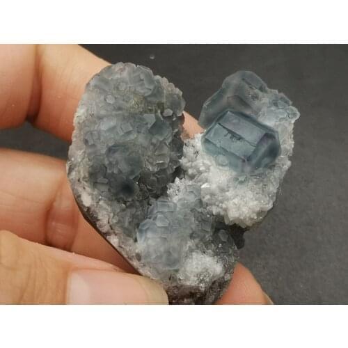 30.3gNatural blue-green fluorite and quartz minerals degaussing geology teaching specimens home decoration collection ornaments
