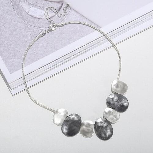 Round Pendant Choker Necklaces For Women Retro New Alloy Short Chain Female Statement Necklace Fashion Jewelry Collier