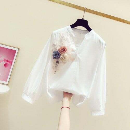 Flower Embroidery White Women Shirts V-Neck Loose Elegant Vintage Office Lady Elegant Pulls Outwear Tops