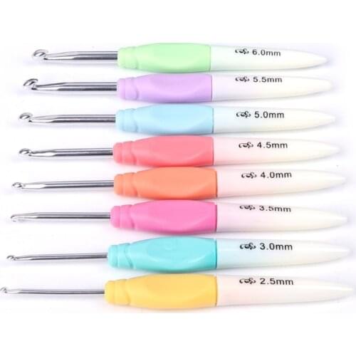 8Pcs/Set Soft Plastic Handle Aluminum Crochet Hooks Knitting Needles Kit Multicolor