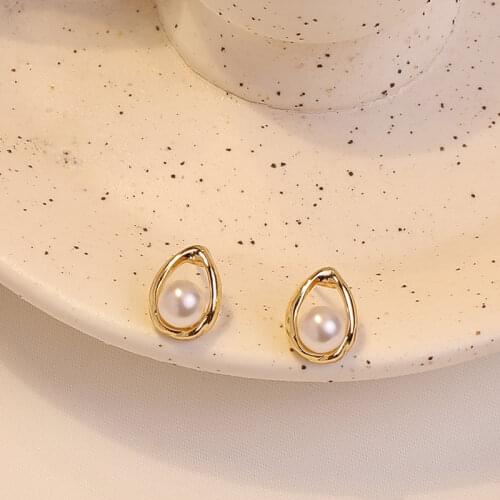 Small Cute Pearl Earrings for women Simple Water Drop Geometric Stud Earrings Korean Fashion Jewelry Wholesale