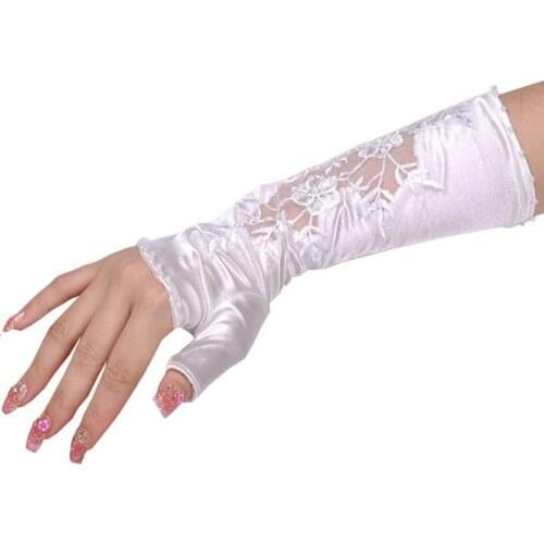 2020 Fashion Gloves Elegant Floral Beaded Lace Fingerless Short Gloves Wedding Party Evening Bridal Gloves Accessories New