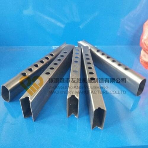 Hole pucnhing machine