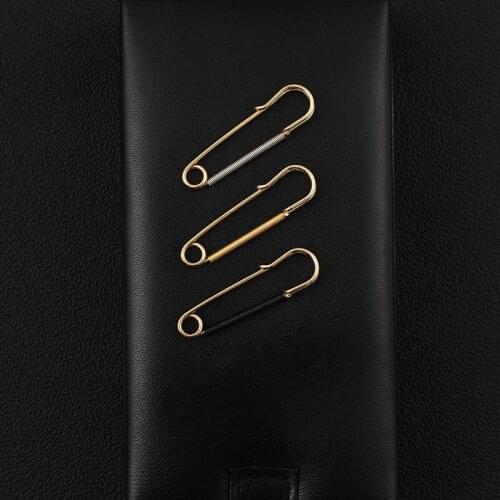 Womens Simple Brooches Pins Sweater Cardigan Waist Pin Buckle Mens Small Suit Paper Clip Brooch Couple Metal Accessories