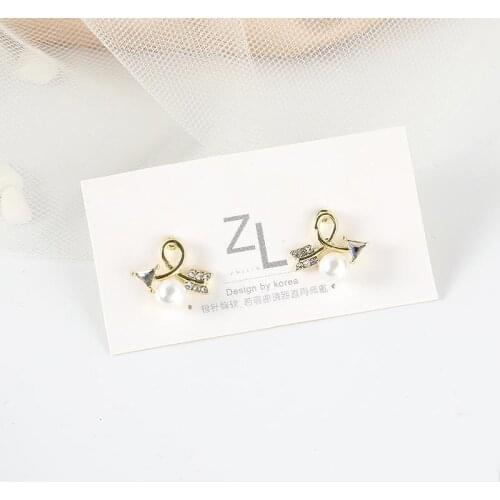 Punk Girl Earrings Korean Fashion New Temperament Earrings Wild Personality Arrow Pearl I Crystal Small Fresh Earrings Women