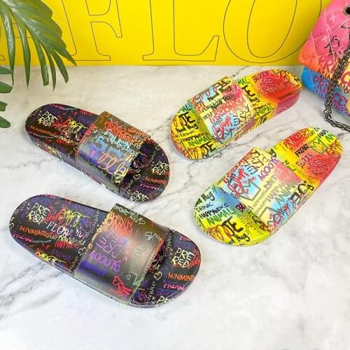 Hot Europe America Big Size Flat Womens Shoes Fashion Graffiti Slippers Ladies Bathroom Non-Slip Flip Flops Casual Beach Slides