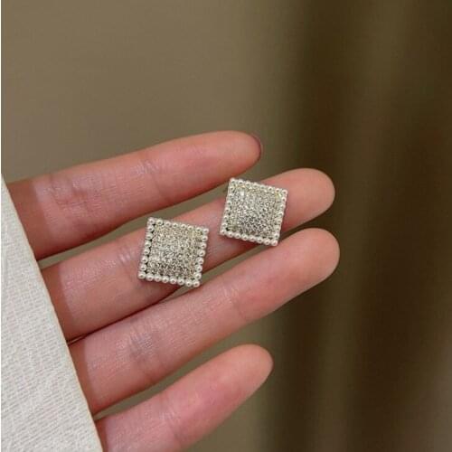 2021 New Arrival Korean Classic Square Crystal Pearl Stud Earrings For Women Geometric Vintage Elegance Jewelry Oorbellen
