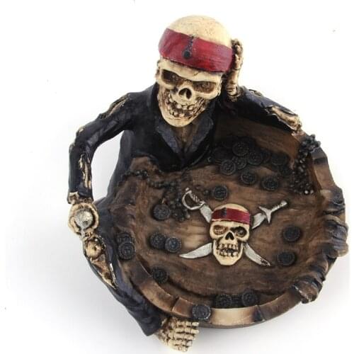 Creative Pirate Skull Resin Cigarette Cigar Ashtray for Smoking Portable Outdoor Car Ashtray Smoking Accessories Men Gift