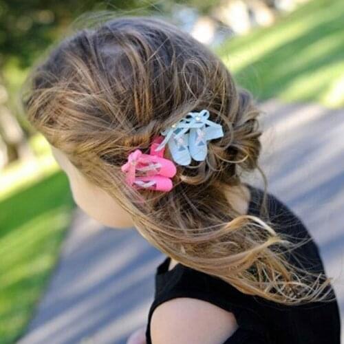 20 pcs girl wearing the spirit of Christmas decoration class shoes blond unicorn sculpture princess character angel wing