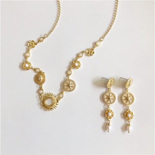 Rongho Vintage Metal Star Compass Chokers Necklaces for Women Pearl Coin Colliers Femme Charms Jewelry Baroque Necklace