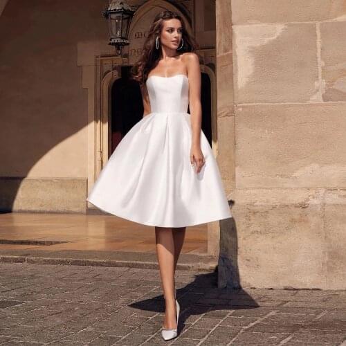 Weiyin Simple White Short Wedding Dresses Open Back Knee-Length Beach Bride Gowns Princess Wedding Party Dresses with Pockets