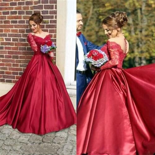 Sheer Scoop Long Sleeves Ball Gown Wedding Dresses Lace Appliques Pleated Middle East Dubai Bridal Gowns Modest Robde De Mariee