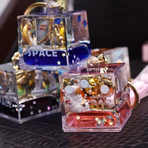 Crystal Creative Astronaut Globe Floating Spaceman Star Keychain Luxury Moving Liquid Quicksand Planet Keyring Pendant Keyfob