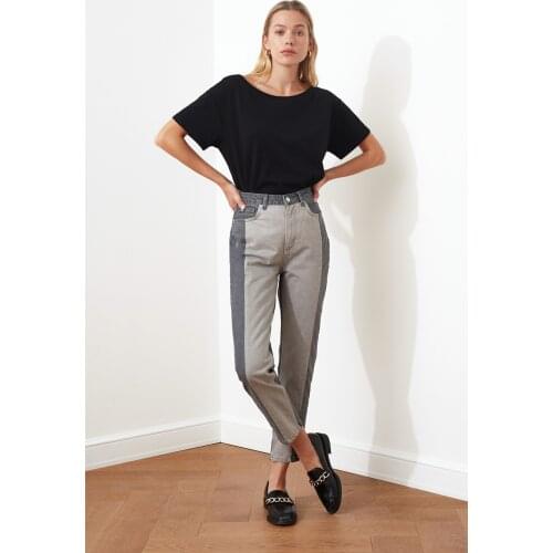 Anthracite With Color Block High Bel Mom Jeans TWOSS20JE0080 Model 'S Measurements: Height: 1.76, Bust: 84 Waist: 60, hip: 89