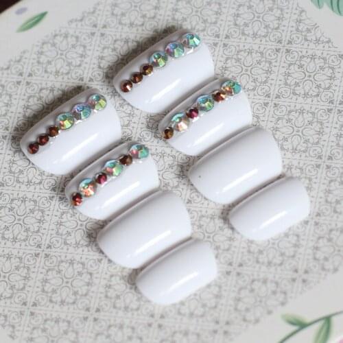 24 Hot Fashionable Candy-Crystal Diamond Diamond False Nail Short white W-1