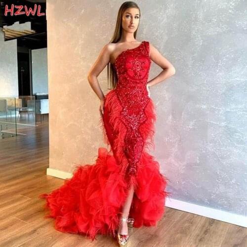 Red One Shoulder Mermaid Prom Dresses 2121 Lace Appliques Feather Evening Gowns With Ruched Sweep Train Formal Party Dress