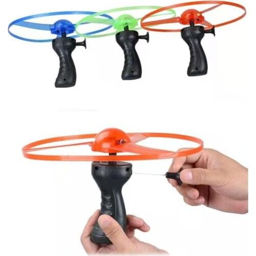 Random Color Funny Spinning Flyer Luminous Flying UFO LED Light Handle Flash Flying Toys for Kids Outdoor Game