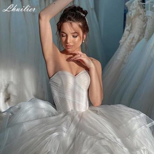 Lhuilier Ball Gown Strapless Pleated Tulle Wedding Dresses 2020 Floor Length Sleeveless Tiered Bridal Dress with Chapel Train