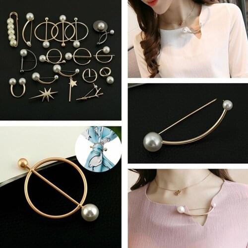 Simple Women pearl feminina three pearl shirt brooch scarf sweater cardigan safety paper clip jewelry brooches Shirt Collar Pin