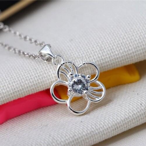 Hot Sale 925 Sterling Silver Shiny Daisy Flower with Necklace Pendant Ladies Jewelry Raw Crystal Jewelry Holiday Gift