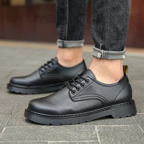 New Korean style mens casual leather shoes fashion mens Martin boots wear-resistant mens shoes lightweight sports shoes