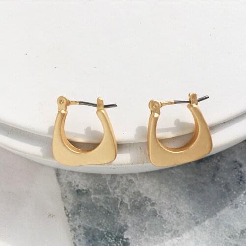 2020 New Sample U Shape Alloy Matt Lock Stud Earrings for Women