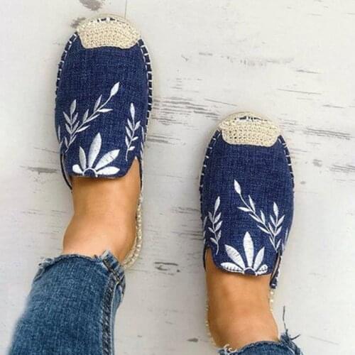 Retro Embroidered Leaf Sandals Slippers Women Outdoor Hemp Rope Straw Fisherman Large Size Flat Shoes