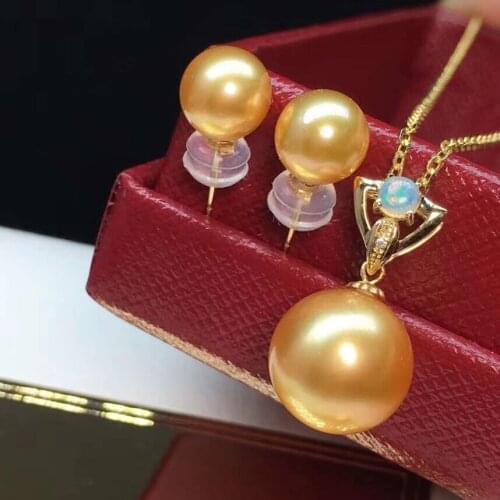 18k yellow gold diamond inlaid natural red coral pendant, pure natural seawater Nanyang pearl pendant earrings set ps03
