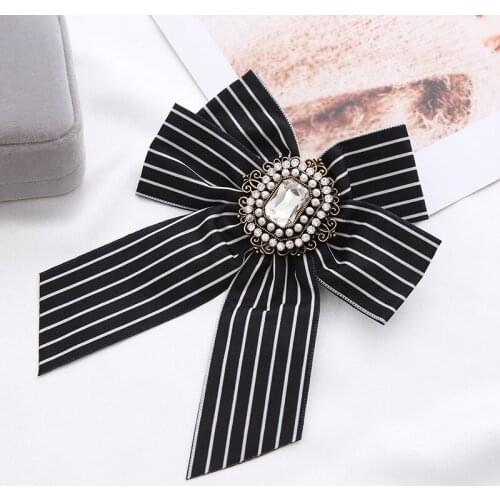 Retro Fabric Stripe Bow Tie Brooch Pins Rhinestone Crystal Pearl Shirt Collar Pin Fashion Jewelry Gifts for Women Accessories