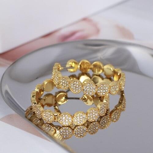 Fashionable and simple geometric round earrings with full diamonds