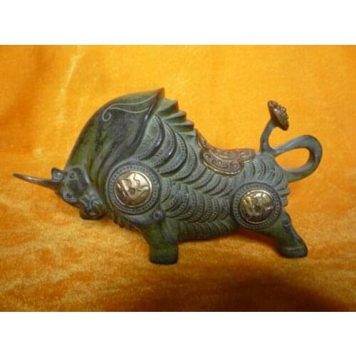 Old China(1742-1789) Bronze statue /sculpture cow ,with mark best collection&adornment,free shipping