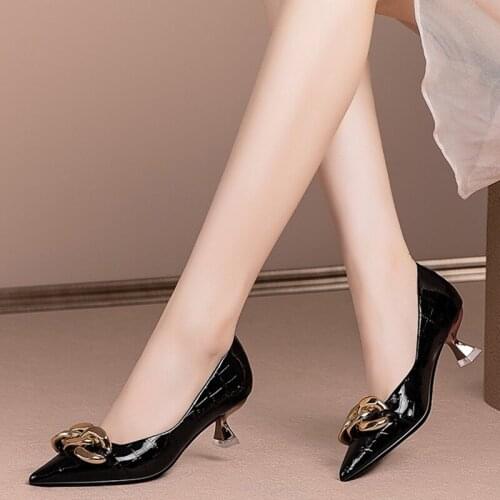 Ol Office Lady Shoe Women Boat Shoes Metal High Heels Black Sexy Heels Chain Basic Pumps Pointed Toe Dress Shoe Embossing 9306G