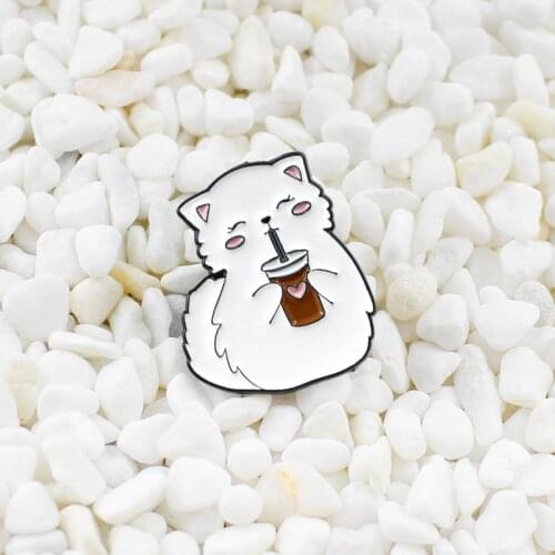 Sweet Smiley cat drinking a straw drink Enamel brooch Cute animal white cat heart shaped drink cup creative badge